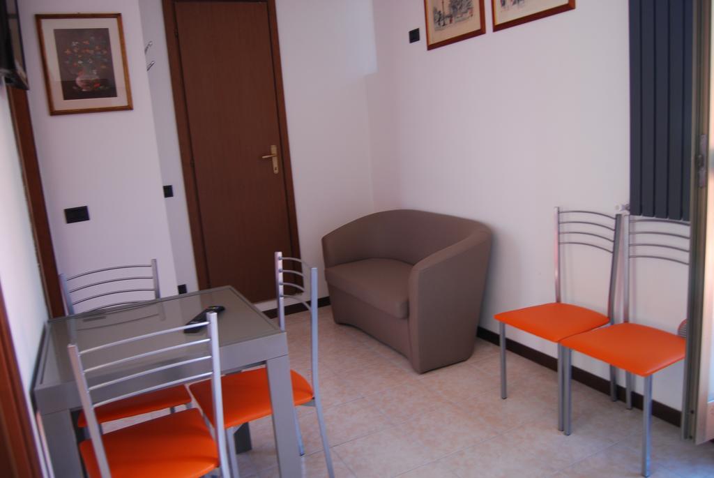 Appartamenti Corneliani II Сирмионе Екстериор снимка