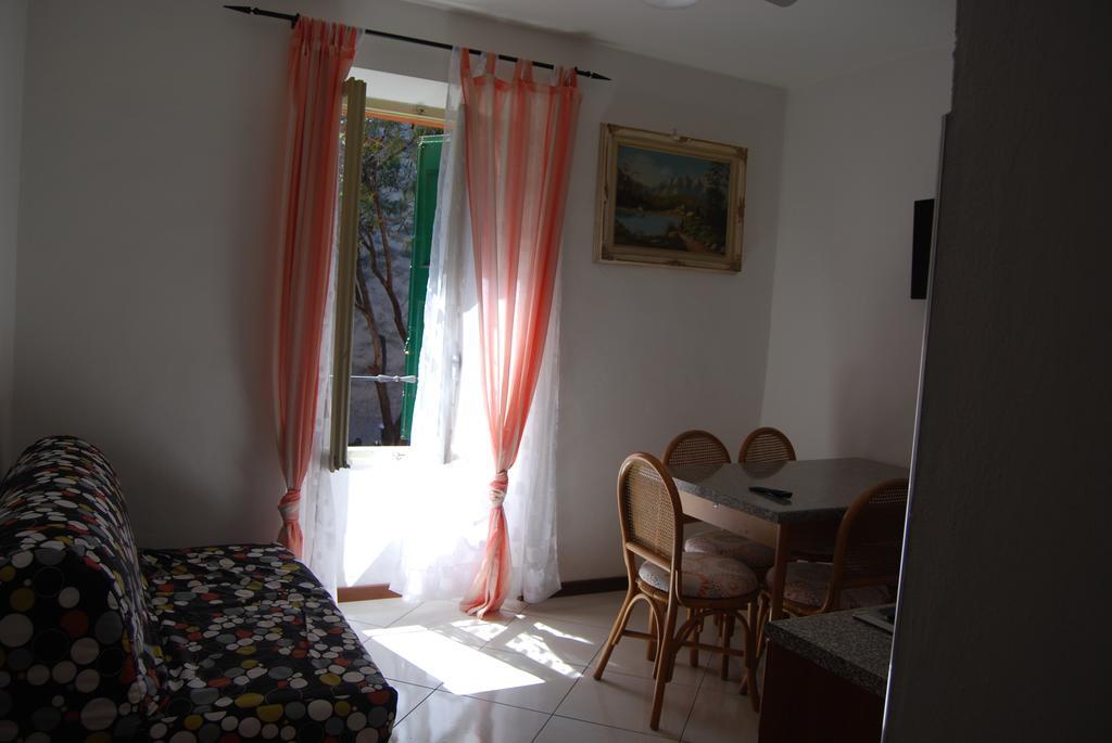 Appartamenti Corneliani II Сирмионе Екстериор снимка