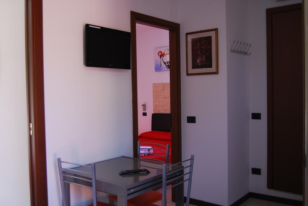 Appartamenti Corneliani II Сирмионе Екстериор снимка