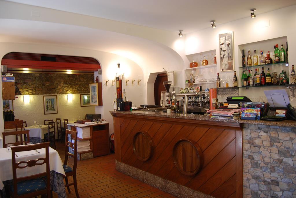 Appartamenti Corneliani II Сирмионе Екстериор снимка